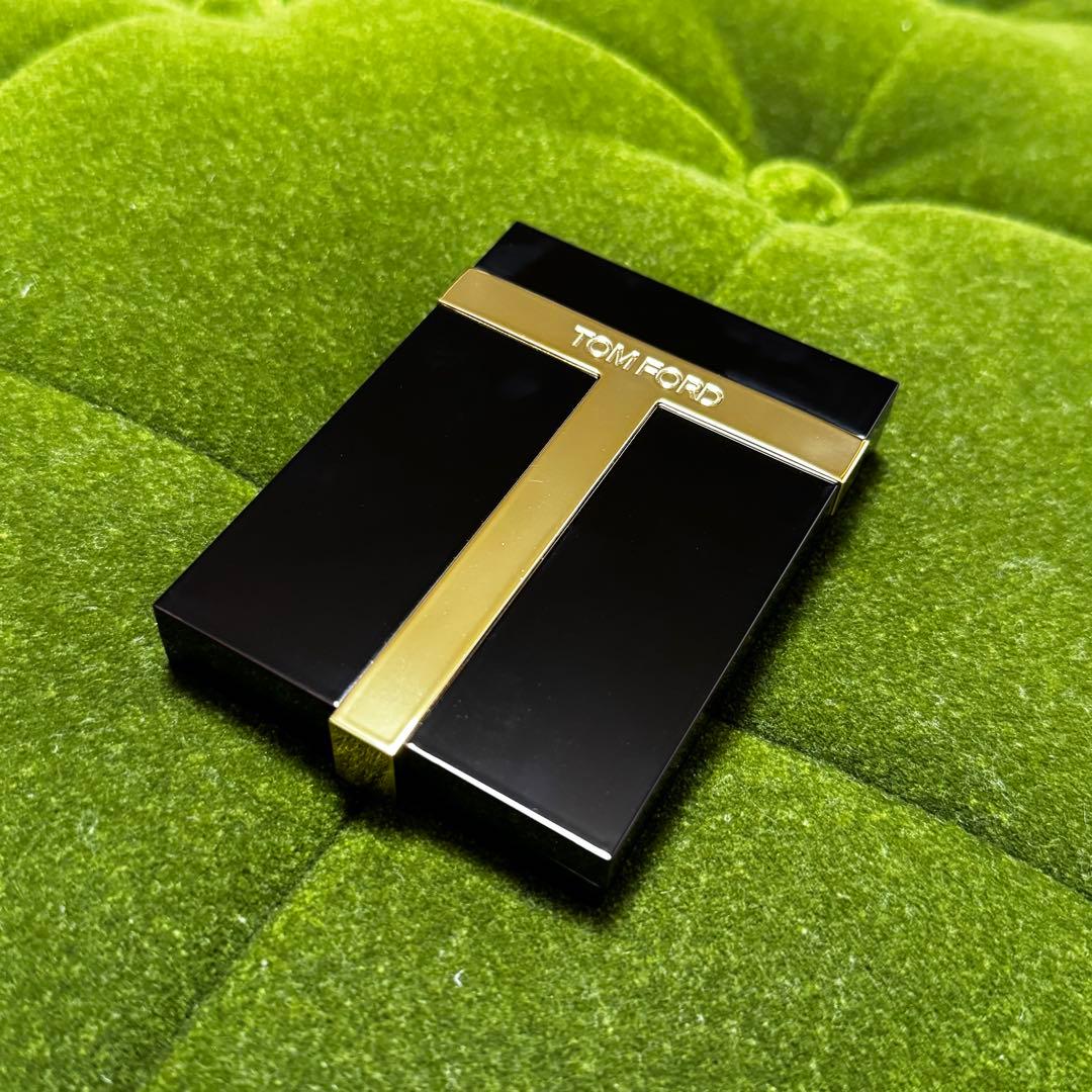 TOMFORD BEAUTY アイカラークォードプードル 27イブニングアタイア