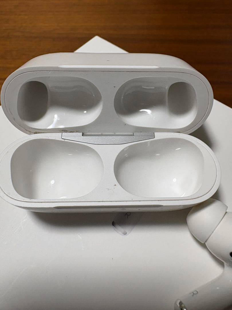 AirPods Pro 第1世代　イヤホン　アップル　ノイズキャンセリング　箱付