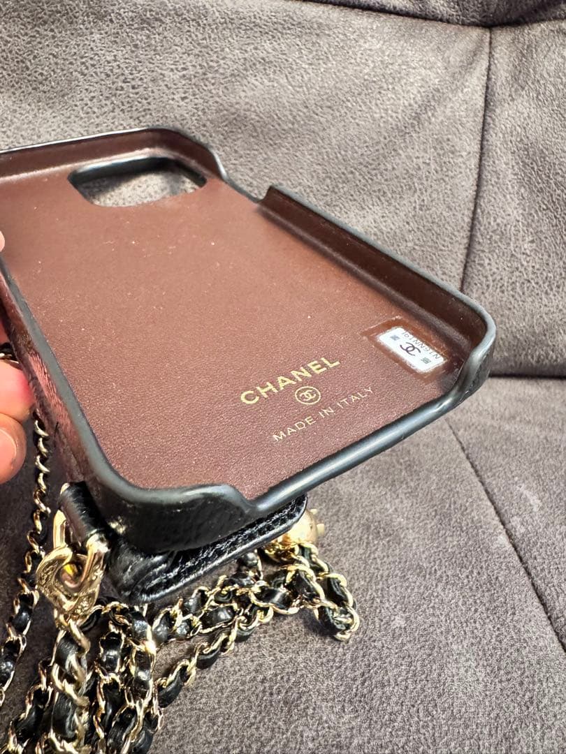 CHANEL iPhone キャビアスキン　15 pro Max マトラッセ