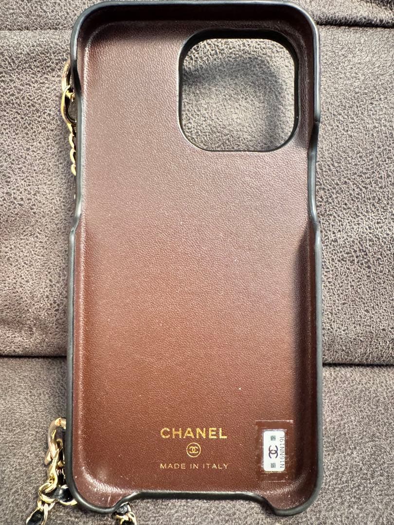CHANEL iPhone キャビアスキン　15 pro Max マトラッセ