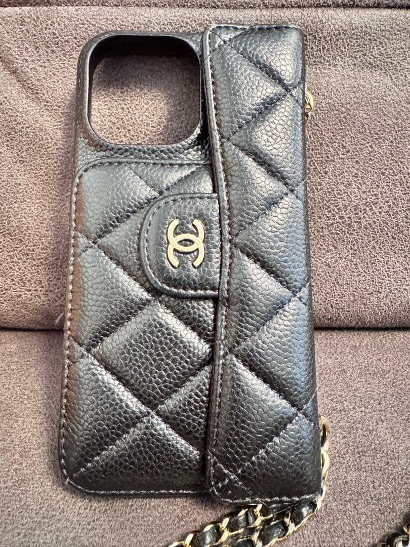 CHANEL iPhone キャビアスキン　15 pro Max マトラッセ