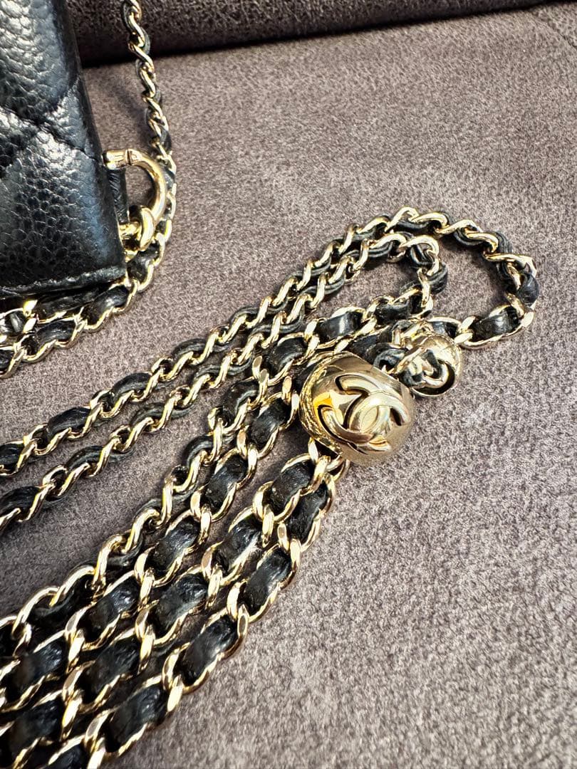 CHANEL iPhone キャビアスキン　15 pro Max マトラッセ