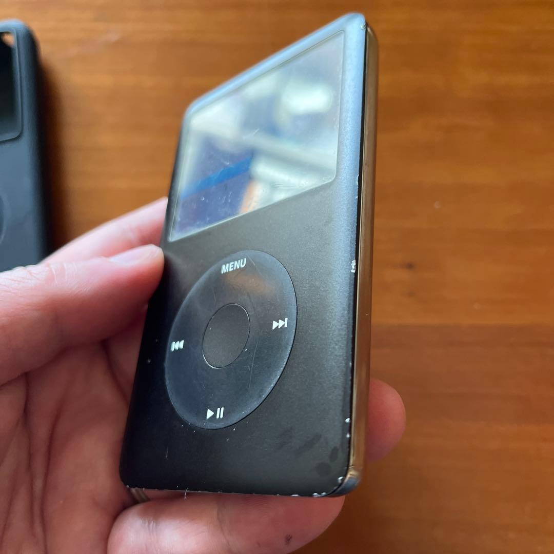 iPod classic 80GB ブラック 本体、シリコンカバー、ケーブル付き