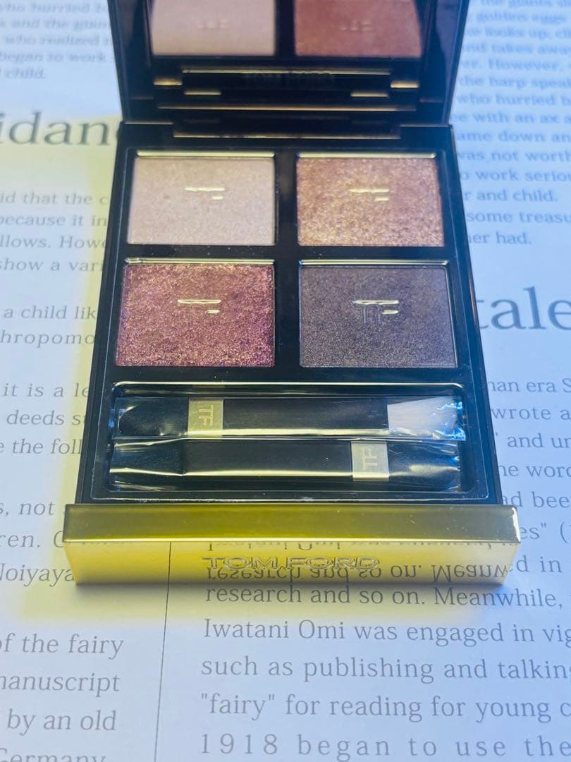 トムフォード アイカラー　クォード　30 アラベスク　アイシャドウ　パレット