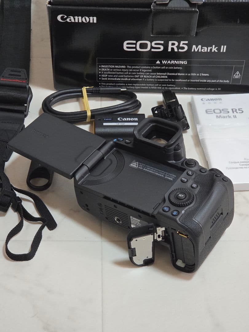 【純正予備バッテリー付き】Canon EOS R5 Mark II 本体と付属品