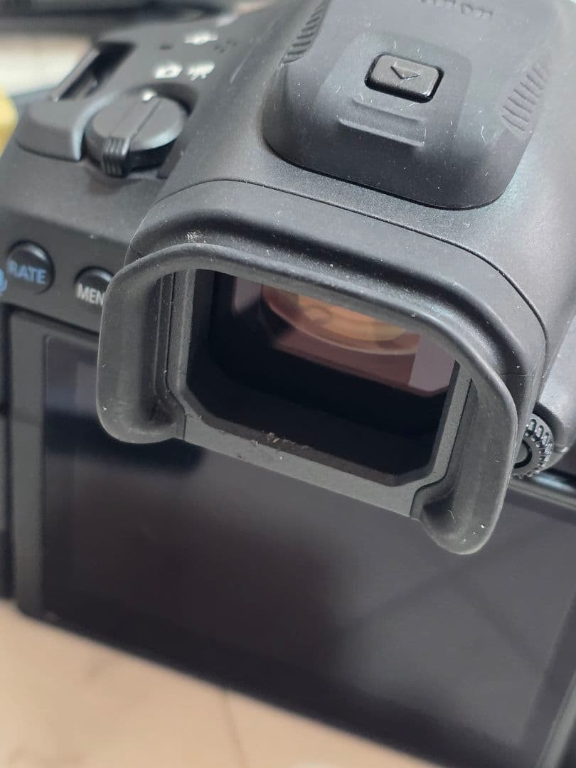 【純正予備バッテリー付き】Canon EOS R5 Mark II 本体と付属品