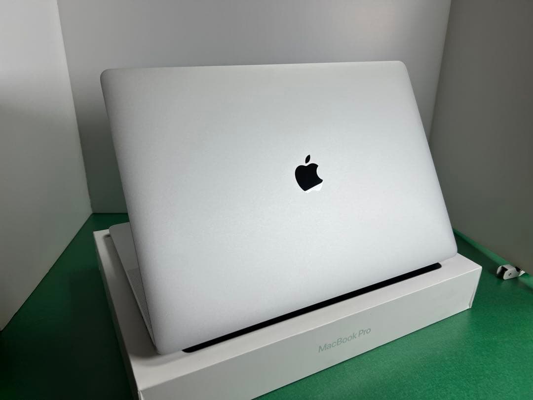 ほぼ未使用⭐️MacBook Pro 2019 16in 16&512 Win