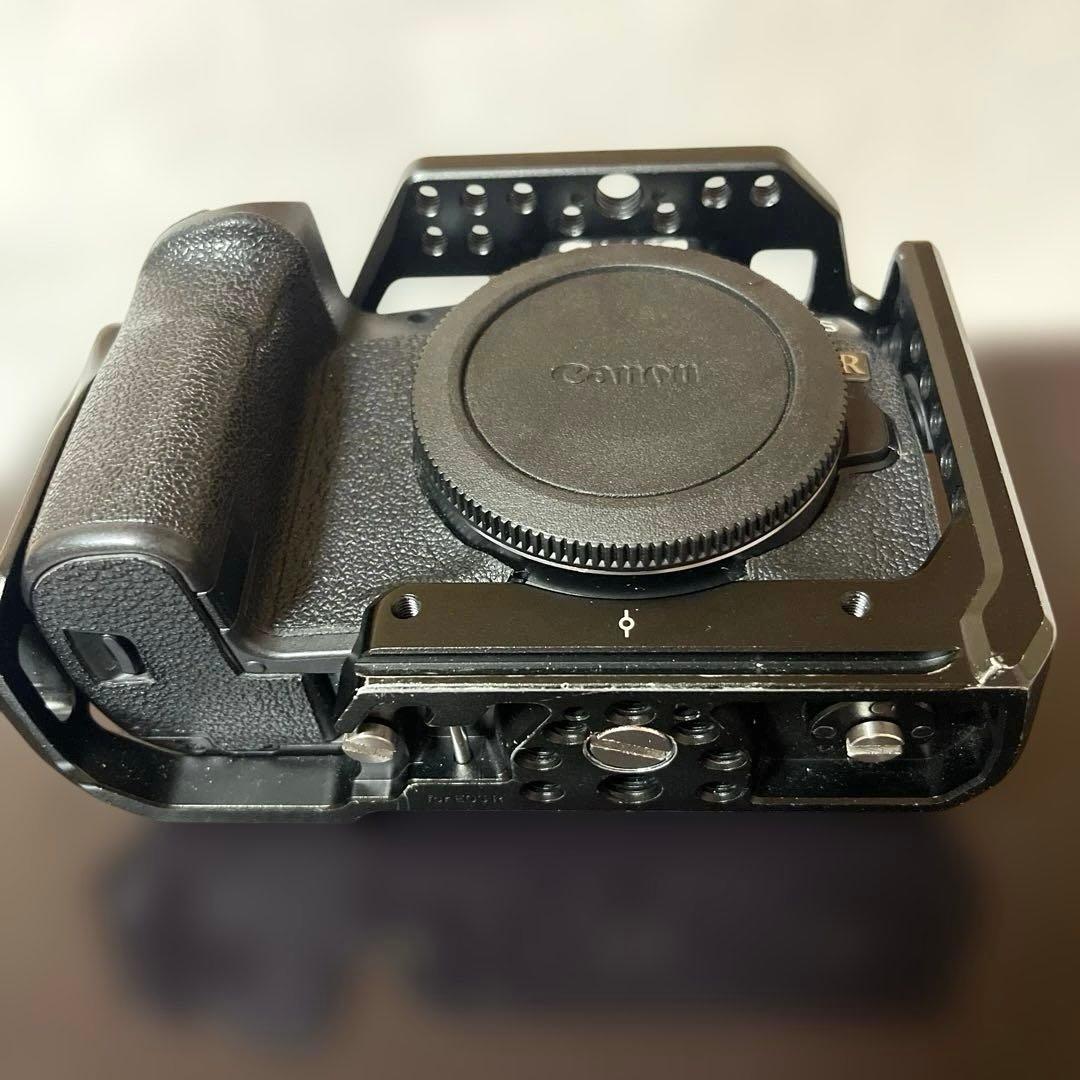 Canon EOS R ボディ ＋ 新品バッテリー・Lプレート付 美品 元箱あり