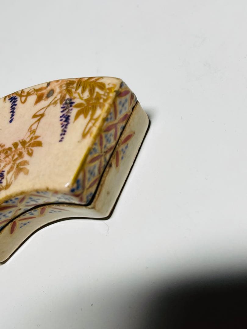時代物　真葛香山造　仁清写　扇形陶器香合 花柄 共布　木箱付き
