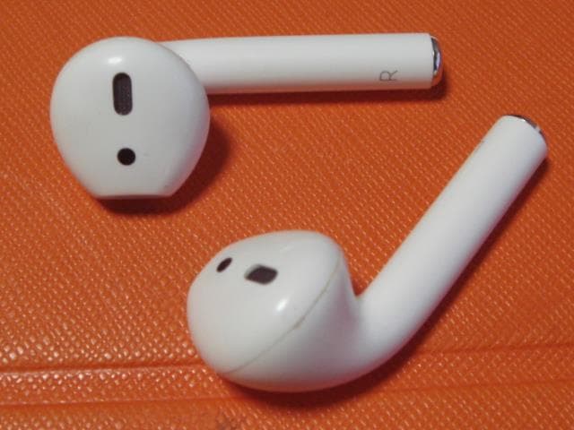 Apple AirPods イヤホン　充電ケース　セット