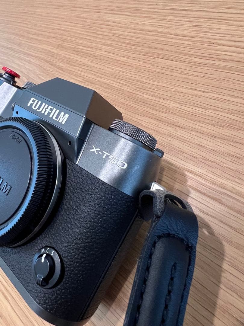 【美品2025.3購入】FUJIFILM X-T50 ミラーレスカメラ(箱付き)