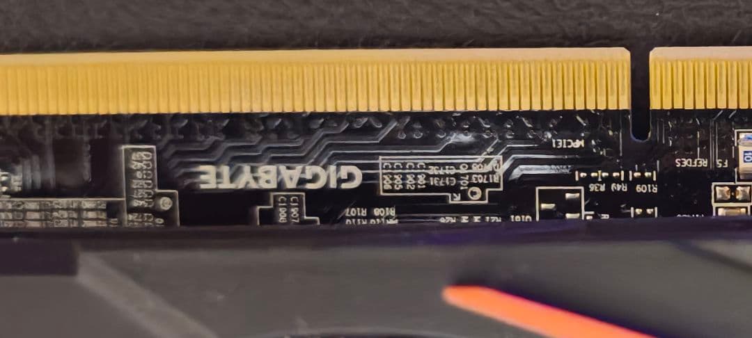 GIGABYTE デュアルファングラフィックボード