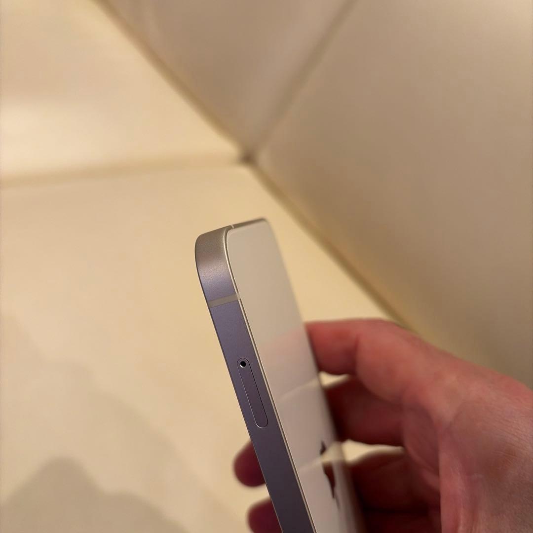 Apple iPhone 13 128GB SIMフリー　スターライト本体