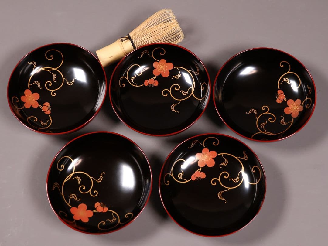 【MA488】漆芸 木製漆器 梅唐草蒔絵 木皿 五客 11.9cm 黒塗 溜塗