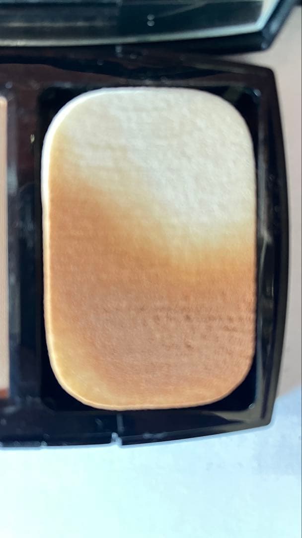 CHANEL VITALUMIÈRE ÉCLAT パウダーファンデーション