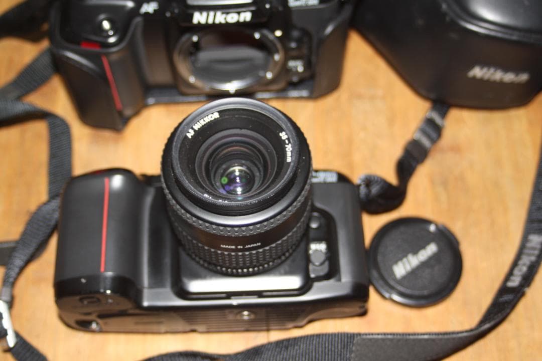 Nikon　F601　本体２台＋レンズ35-70 １個　 動作品　ケース１付き