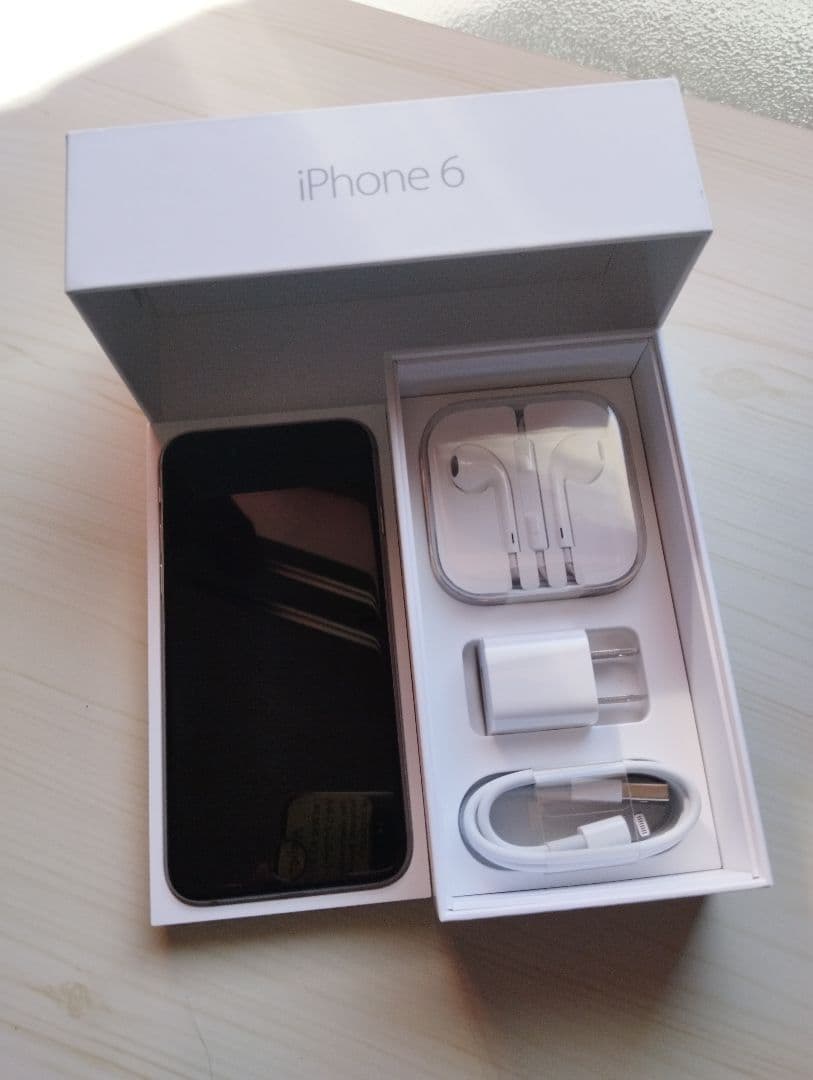 iPhone 6 SIMフリー 64GB（箱・付属品付き）