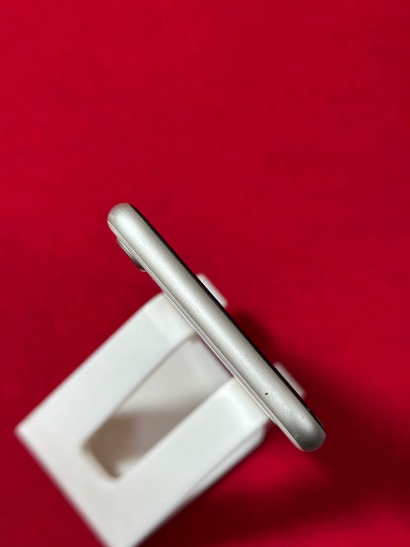 【2285】iPhone SE3第3世代スターライト 256GB simフリー