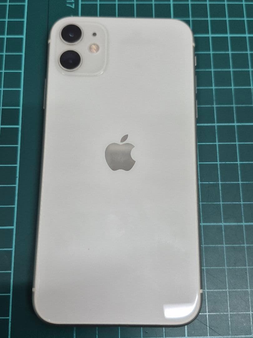 iPhone11 64GB ホワイト　SIMフリー