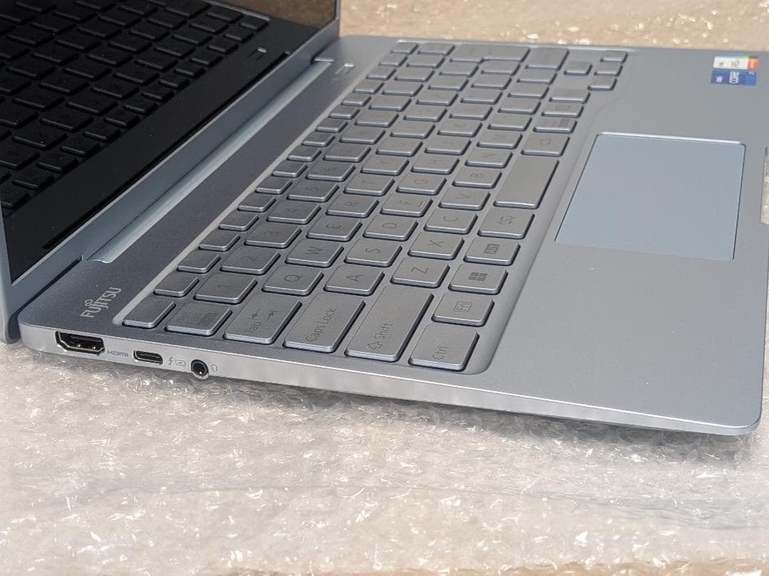 富士通 軽量ノートPC 12世代 i7 /512GB/16GB CH90/H3