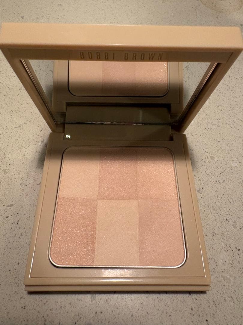 BOBBI BROWN ヌードフィニッシュイルミネイティングパウダー 02 ベア
