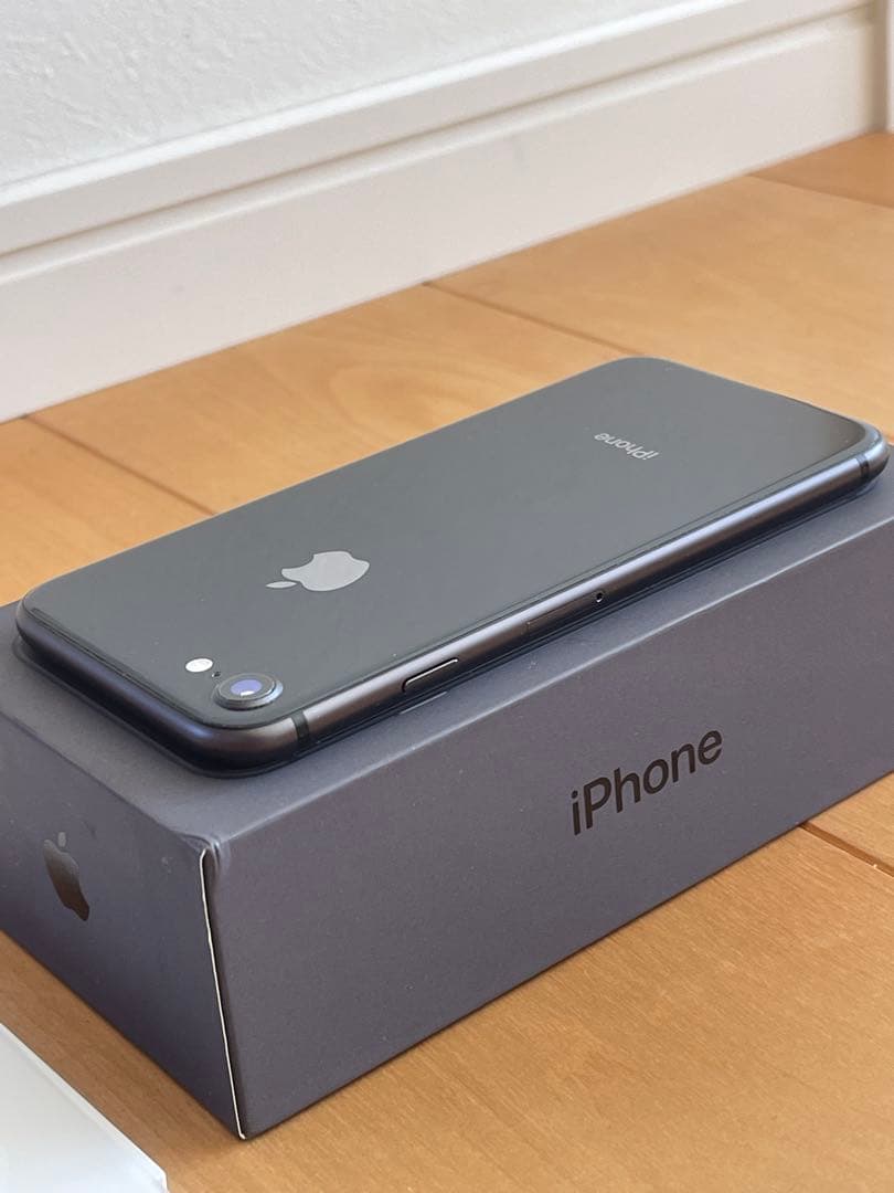 Apple iPhone 8 スペースグレー 本体　訳あり　オマケ付き