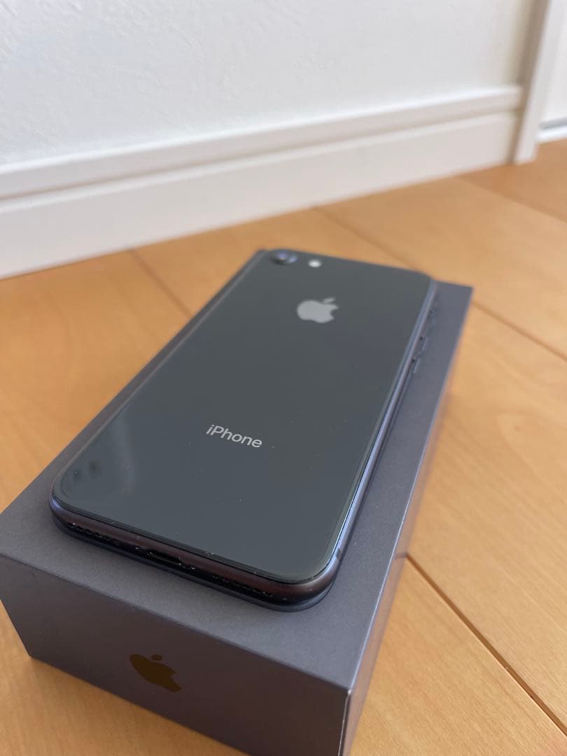 Apple iPhone 8 スペースグレー 本体　訳あり　オマケ付き