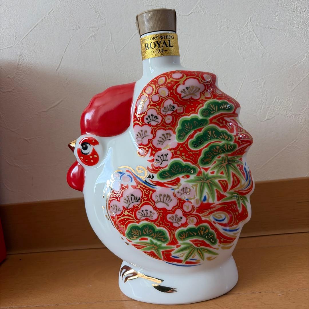 美品未開栓サントリーローヤル 干支ボトル2017 酉年 陶器ボトルウイスキー箱付