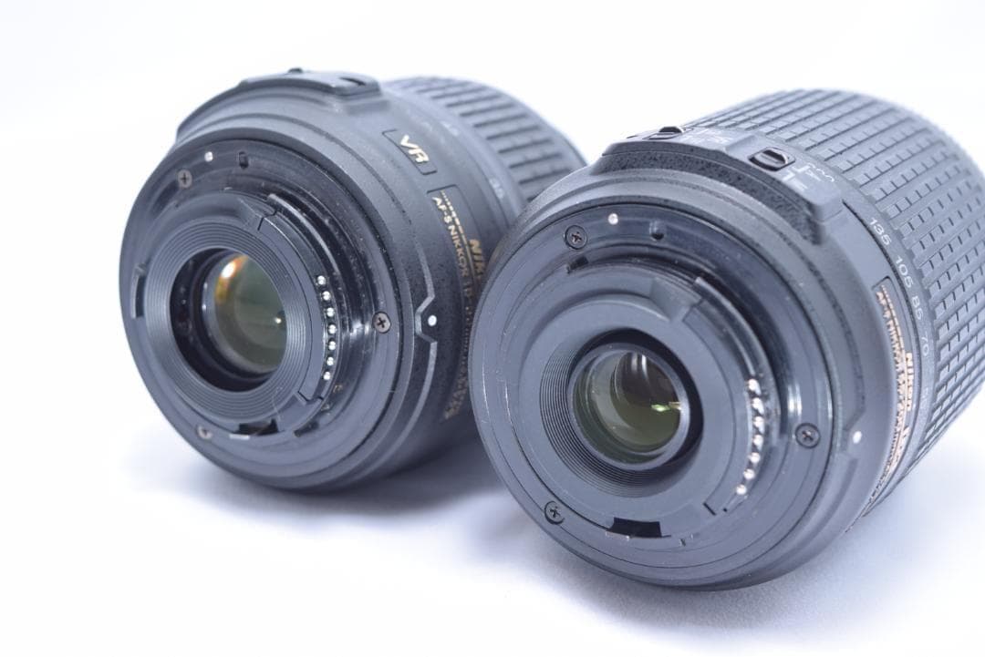 ①Nikon D7000 デジタル一眼レフ レンズ2本、バッテリー2個、防湿箱付