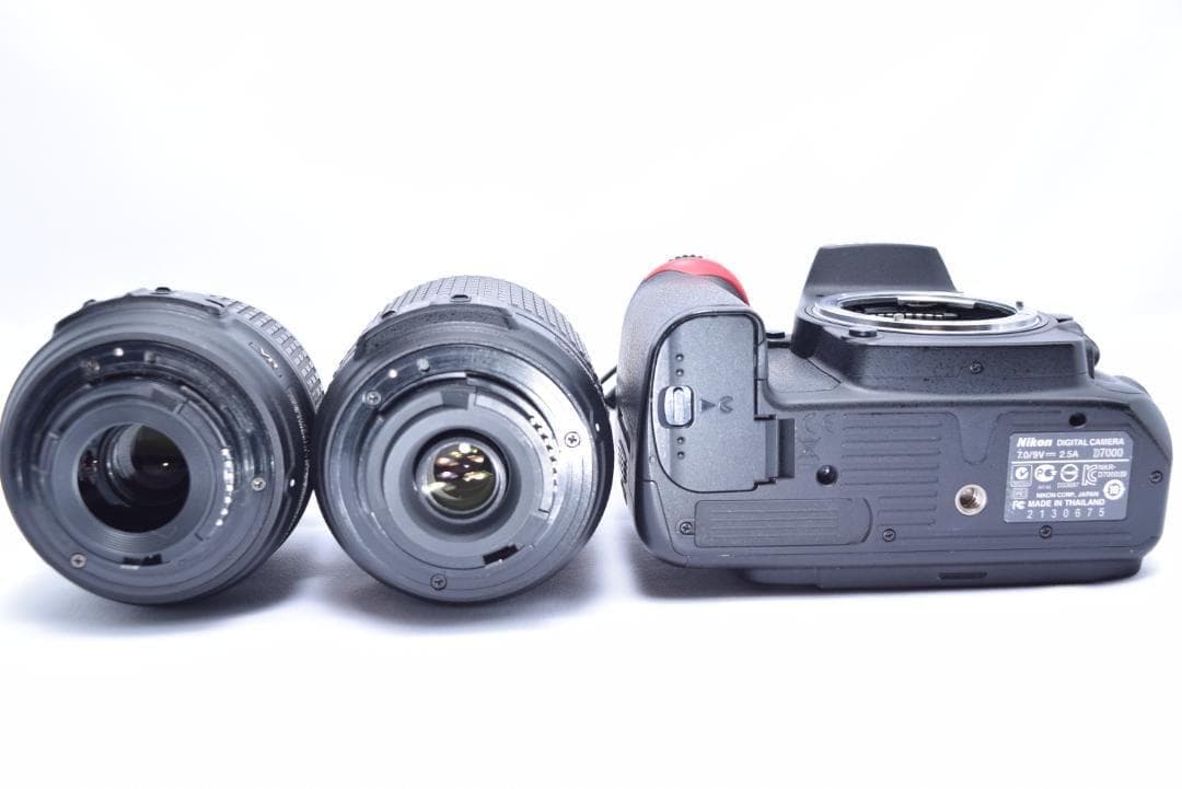 ①Nikon D7000 デジタル一眼レフ レンズ2本、バッテリー2個、防湿箱付