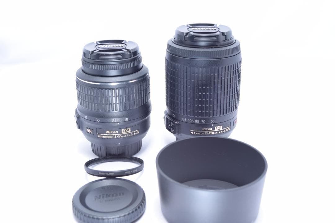①Nikon D7000 デジタル一眼レフ レンズ2本、バッテリー2個、防湿箱付