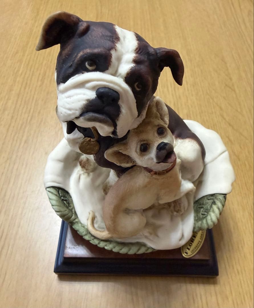 ジョゼッペアルマーニフローレンス犬ブルドッグとチワワの置物イタリア