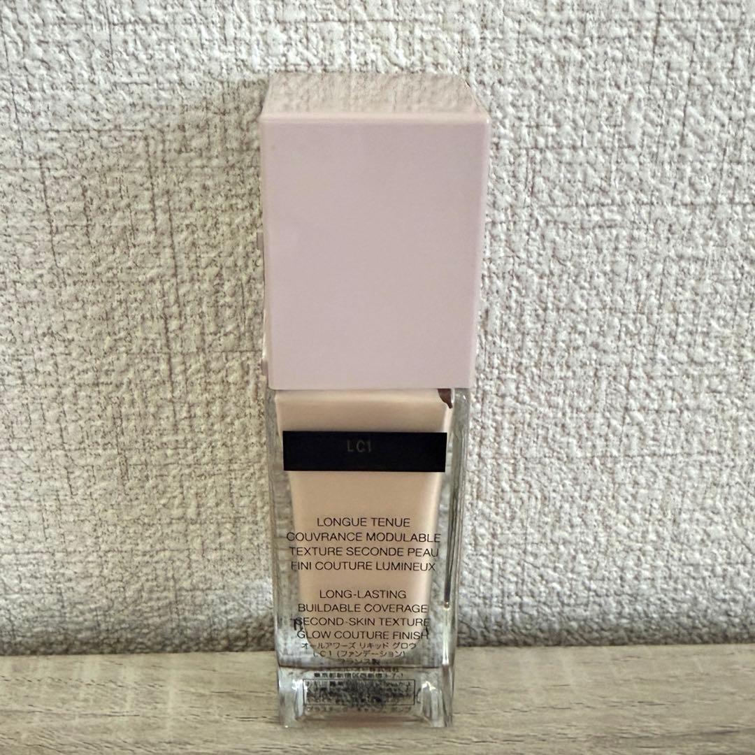 Yves Saint Laurent オールアワーズ　グロウ　ファンデーション