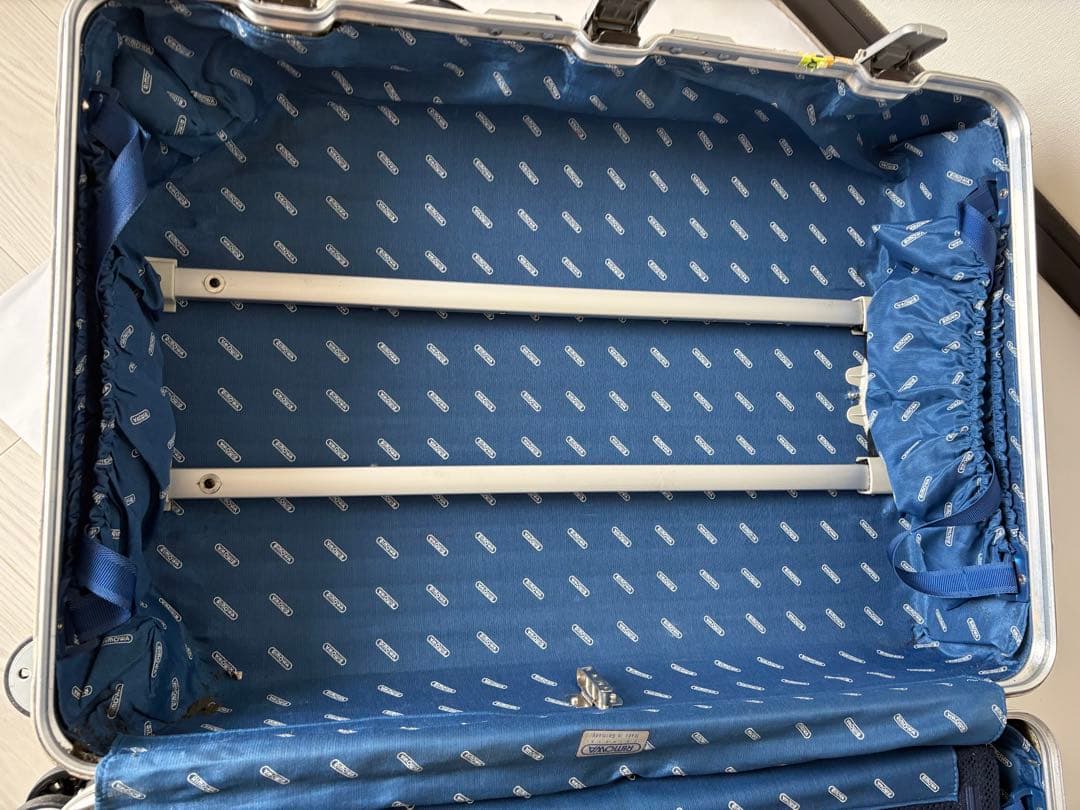 リモワ　トパーズ　64L キャスター・内装劣化ありです