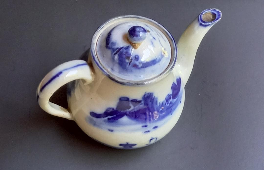 染付山水茶壺