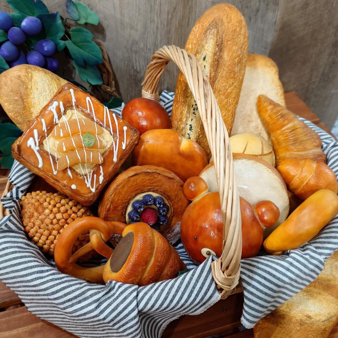 パン 食品サンプル 特注品 まとめ売り バスケット＋ぶどうリース付 ハンドメイド