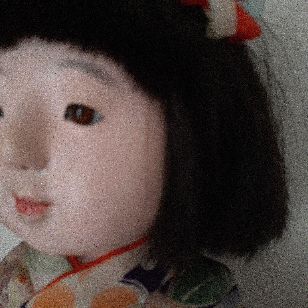 伝統的な市松人形 多色の花柄着物　難あり