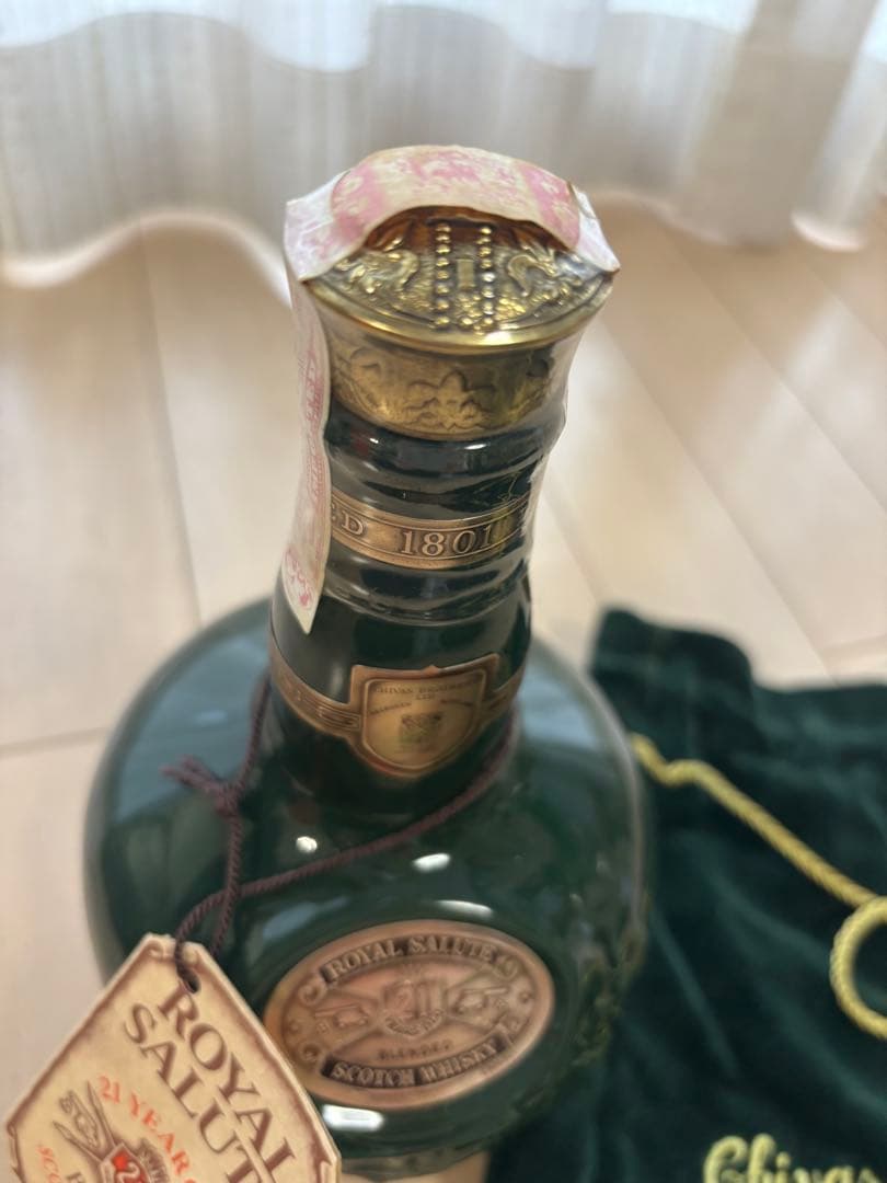 ロイヤルサルート 21年 緑陶器ボトル 700ml 40％ 
