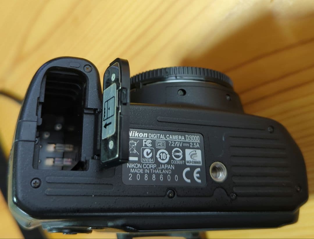NIKON ニコンD3000 ボディ　デジタル一眼レフカメラ　匿名発送