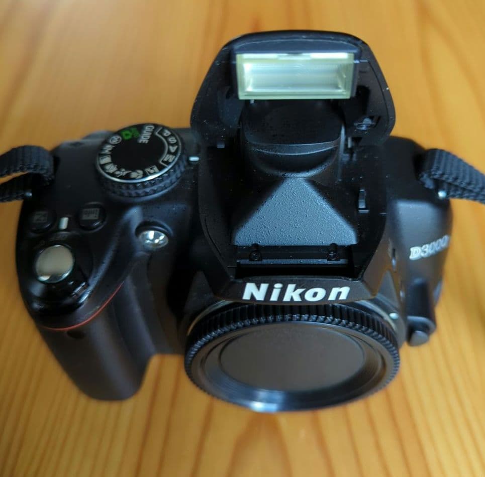 NIKON ニコンD3000 ボディ　デジタル一眼レフカメラ　匿名発送