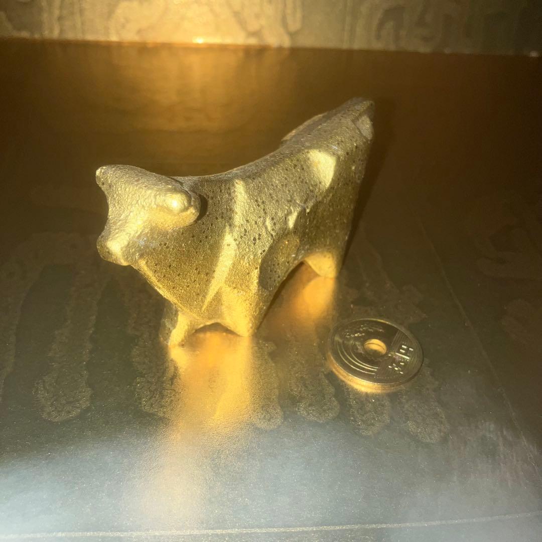 開運呪物　小ぶりな金色の牛金像　曰く付き　呪物　開運　縁起物