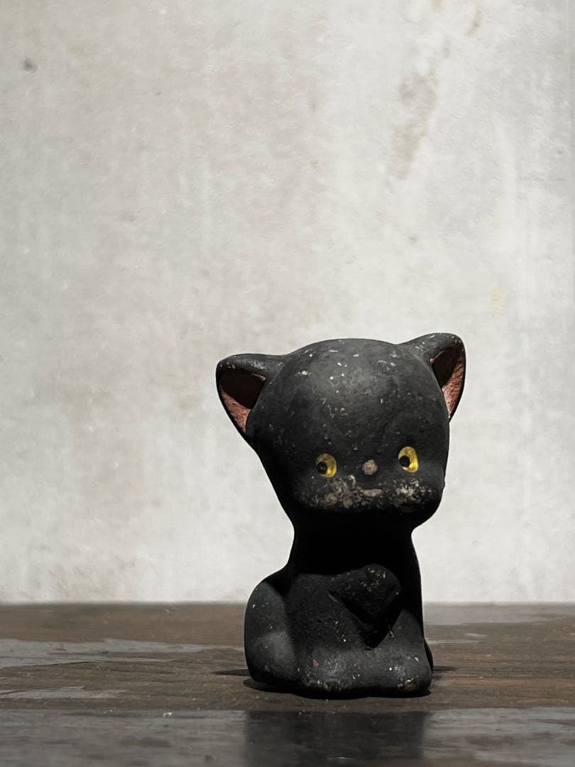 可愛すぎ！アンティーク 黒猫 陶器製 ／ クロネコ オブジェ レトロ 縁起物