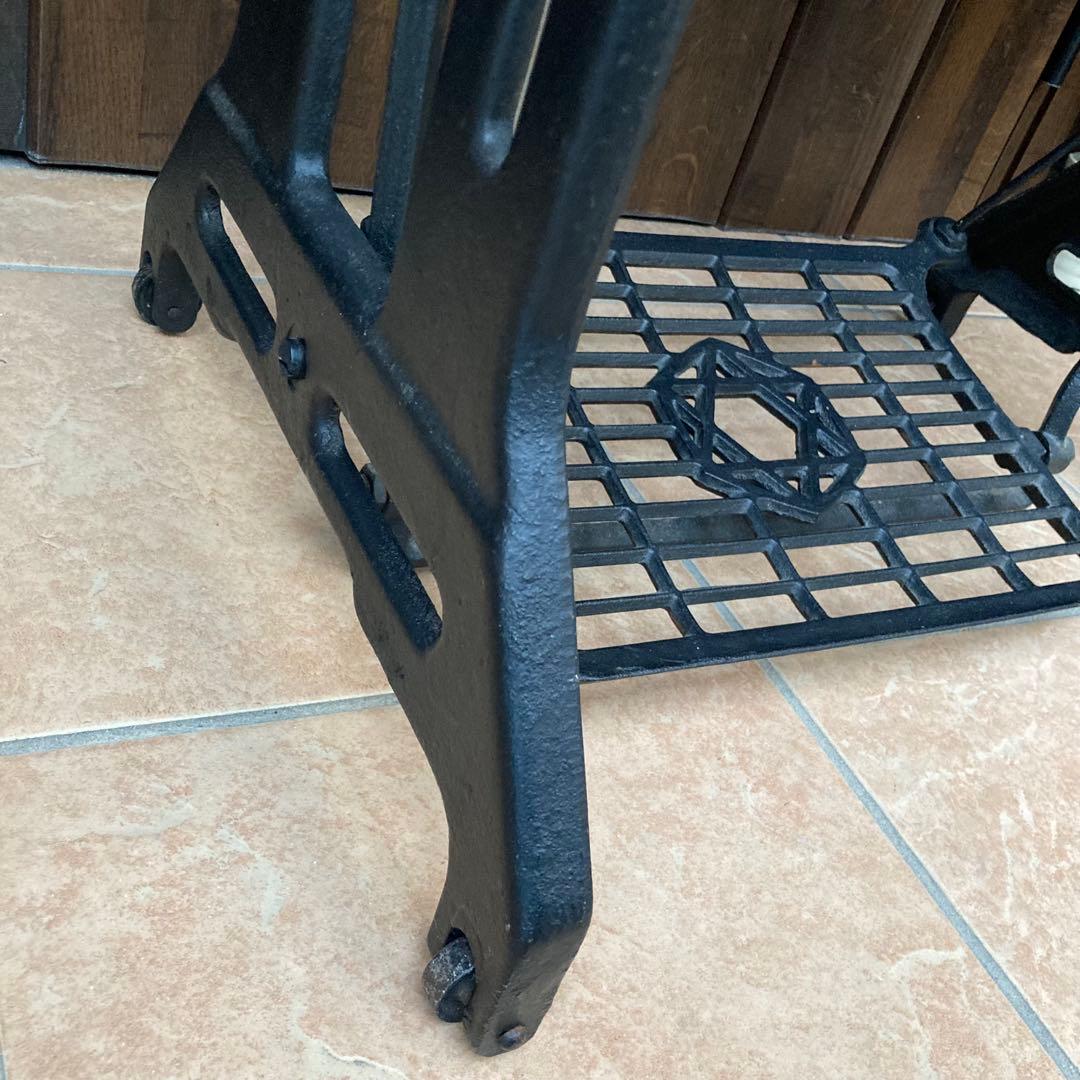アンティークミシン脚テーブル　JUKI 足踏みミシン　リメイク済　鉄脚