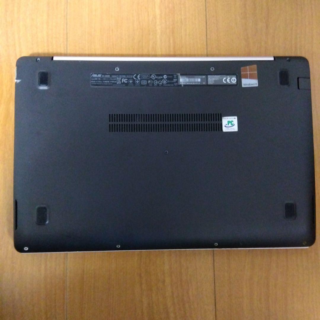 ASUS VivoBook X202E　ノートパソコン