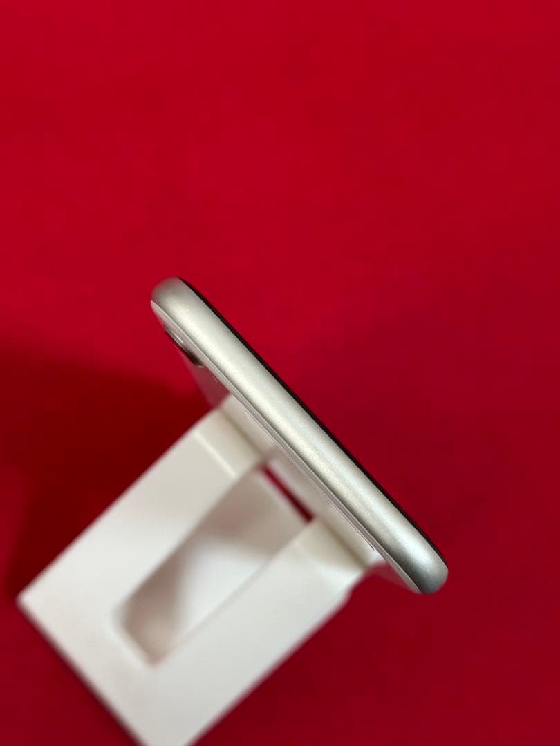 【5695】iPhone SE3第3世代スターライト 64GB simフリー
