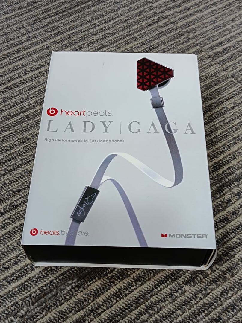 八6040【未使用品】 heart beats LADY GAGA イヤホン