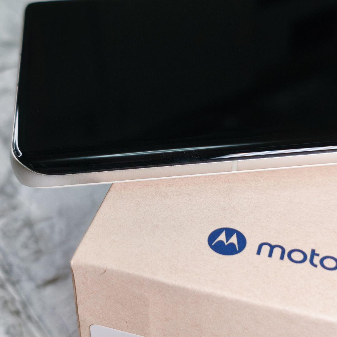 motorola edge 50s pro ほぼ未使用 ケース・フィルム付き