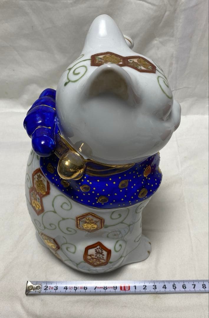 伊万里焼 招き猫 唐草柄 陶器製置物 金色装飾