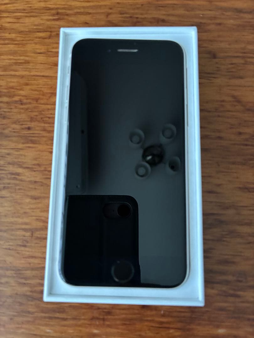 Apple iPhone SE 第三世代　64GB (Starlight)