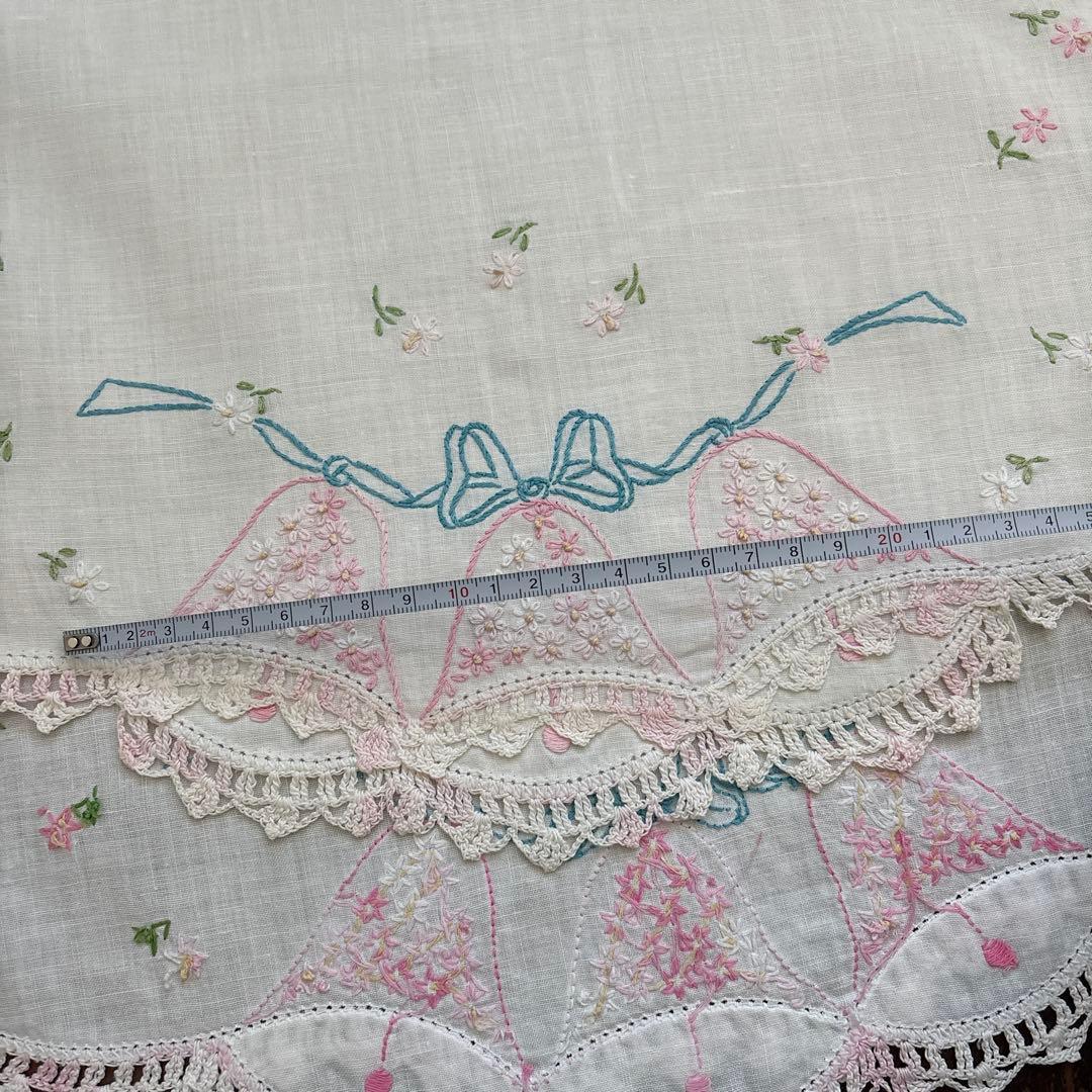 7083.刺繍レース装飾テーブルランナー